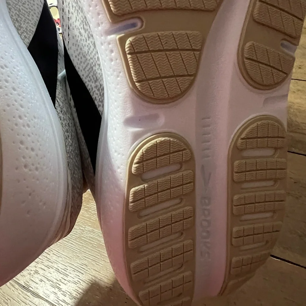 Brooks Men's Ghost Max 2 Athletic Shoes - Picture 5 of 8